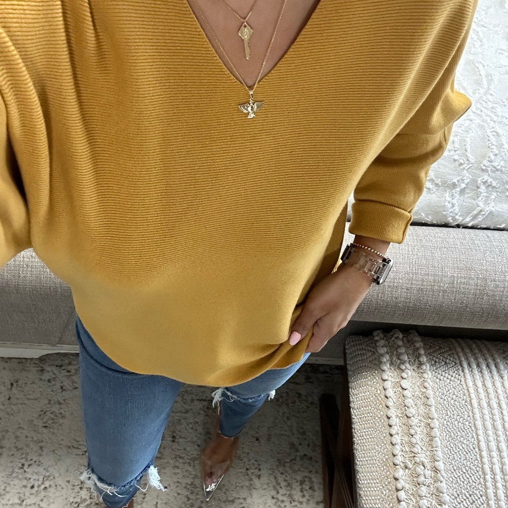 New❤️Soft ribbed v cut turmeric color top - Picture 6 of 7